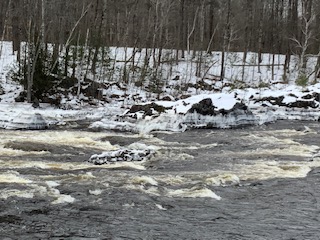 ice on the Carrabassett River rocks Dec 2022